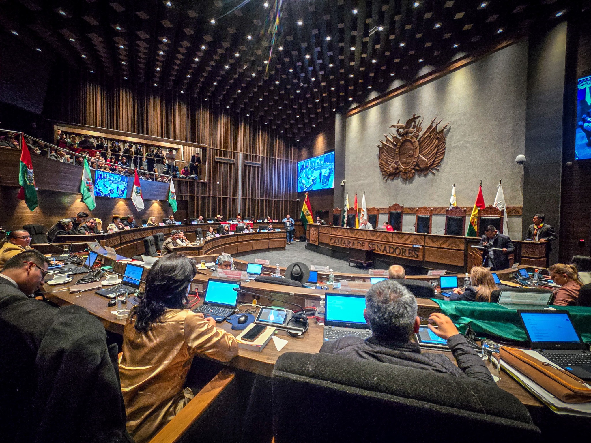Senado logra acuerdos para conformar comisiones, en Diputados aún continúan las negociaciones