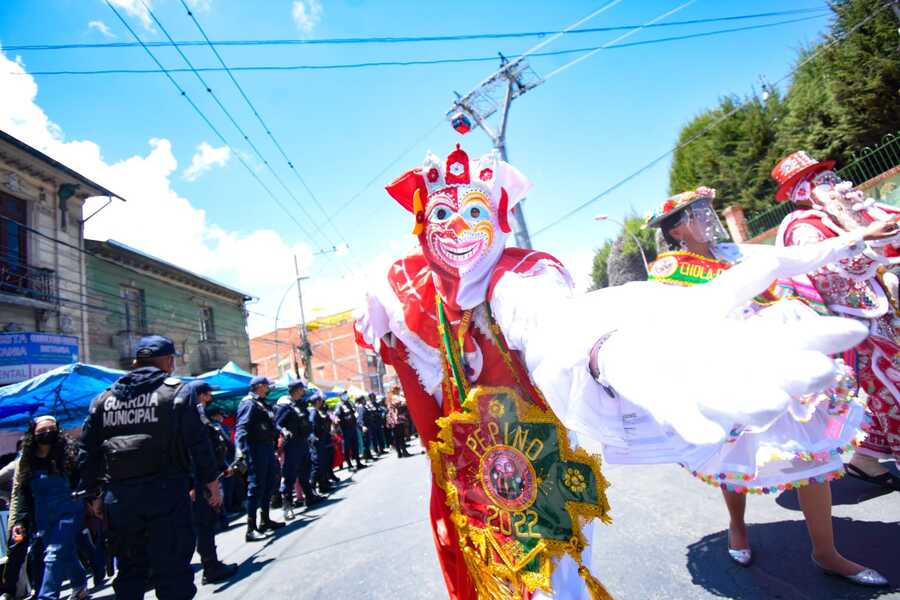 La Paz denuncia apropiación indebida de su personaje emblemático, el Pepino, en festividad peruana