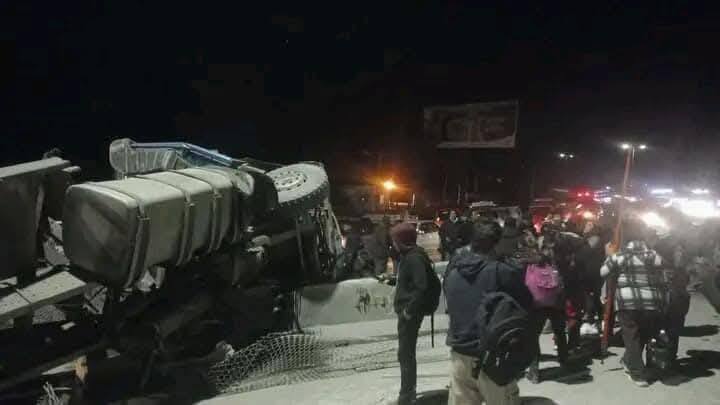 Aprehenden a conductor de 18 años sin licencia tras accidente en la Autopista La Paz-El Alto que dejó 4 fallecidos