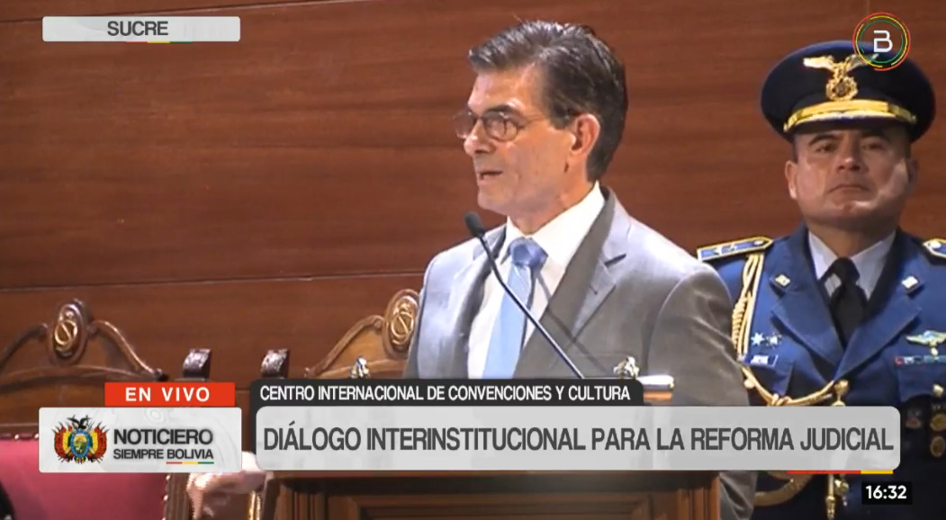 El presidente de Bolivia, Rodrigo Paz, participa en la inauguración del Diálogo Interinstitucional por la Reforma Judicial. Captura.
