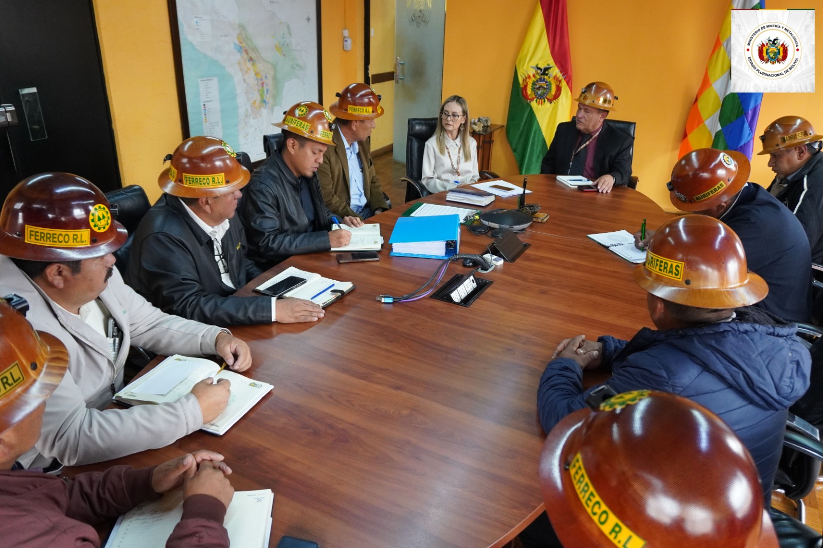 Ministro Calderón coordina con Ferreco y Fedecomin agenda de fortalecimiento del sector