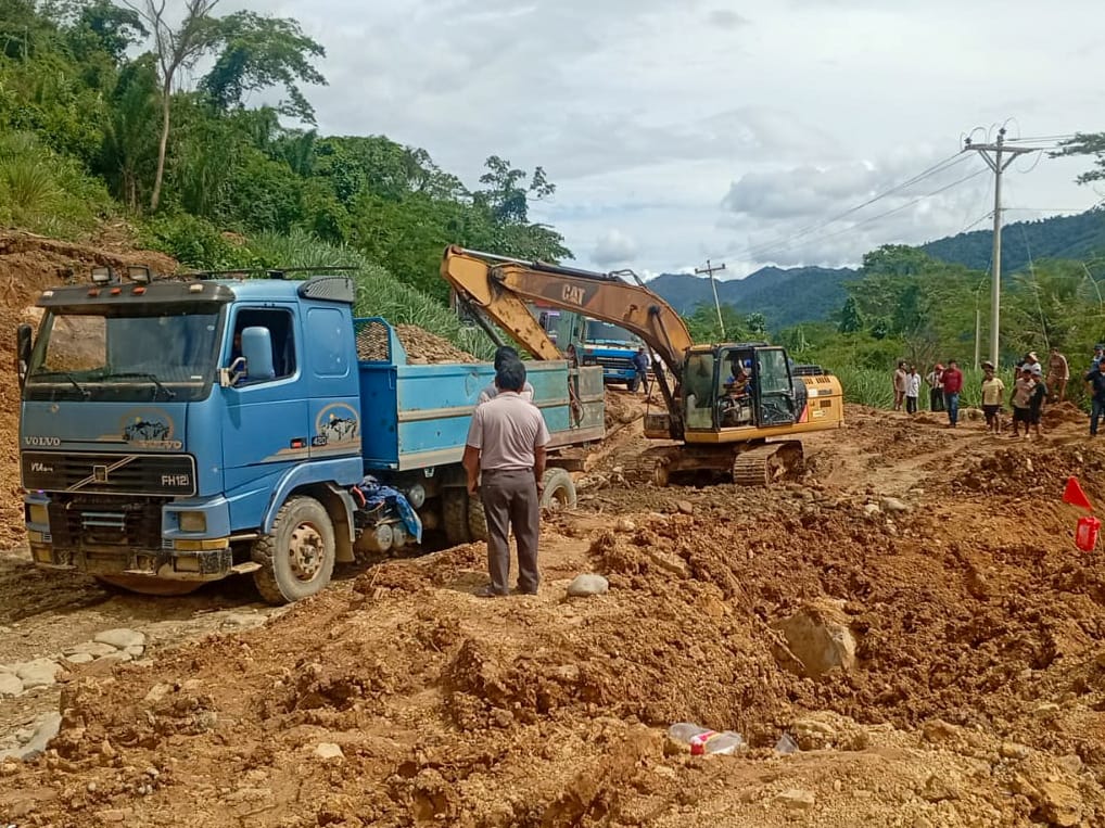 Intensifican trabajos de rehabilitación en vías afectadas por las lluvias en los Yungas de La Paz