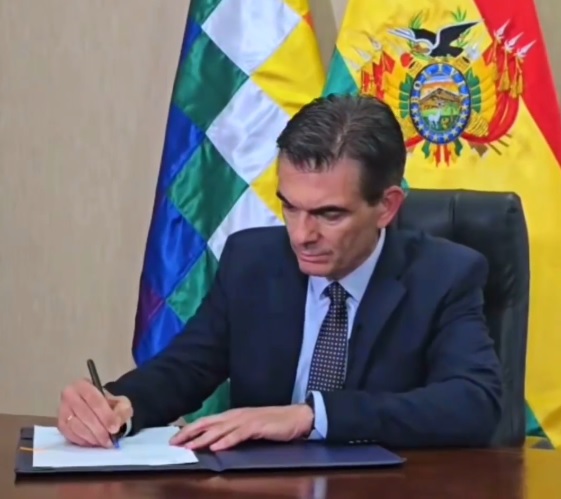 Presidente promulga ley de las lecciones subnacionales y garantiza respaldo al TSE para su organización