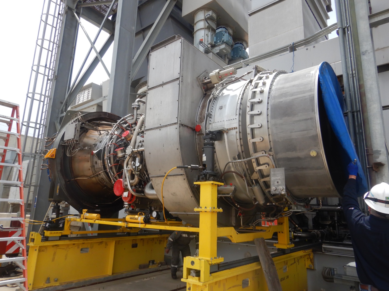 Turbina de gas será desmontada de termoeléctrica de El Alto y llevada a Canadá para mantenimiento