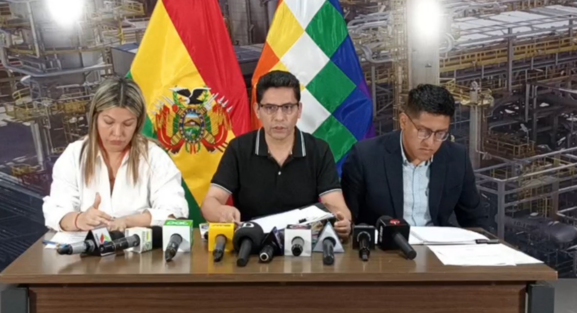 YPFB y cisterneros firman nuevos contratos y levantan el bloqueo en Santa Cruz 