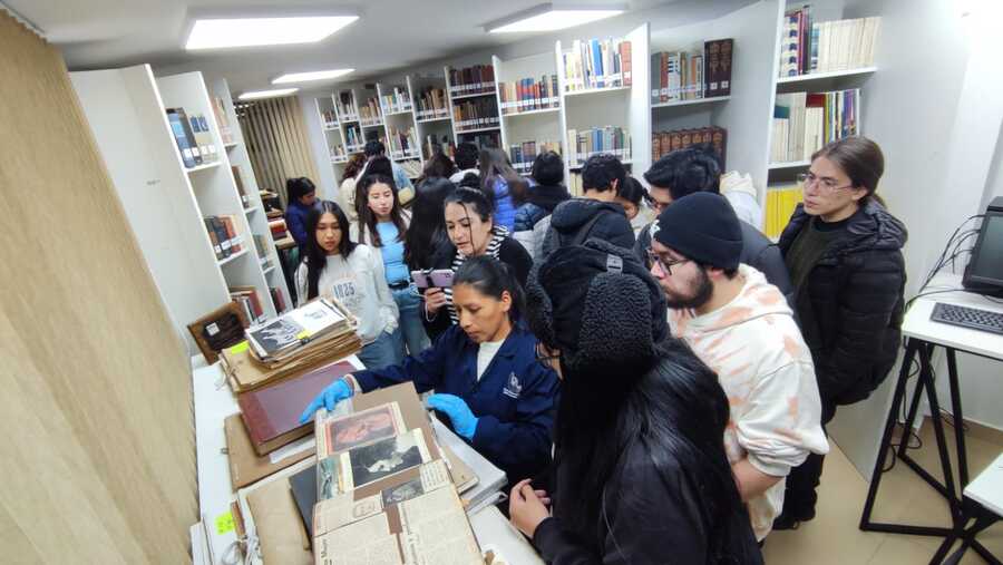Cerca de un centenar de universitarios visitan el Centro Museo Marina Núñez del Prado y conocen su legado