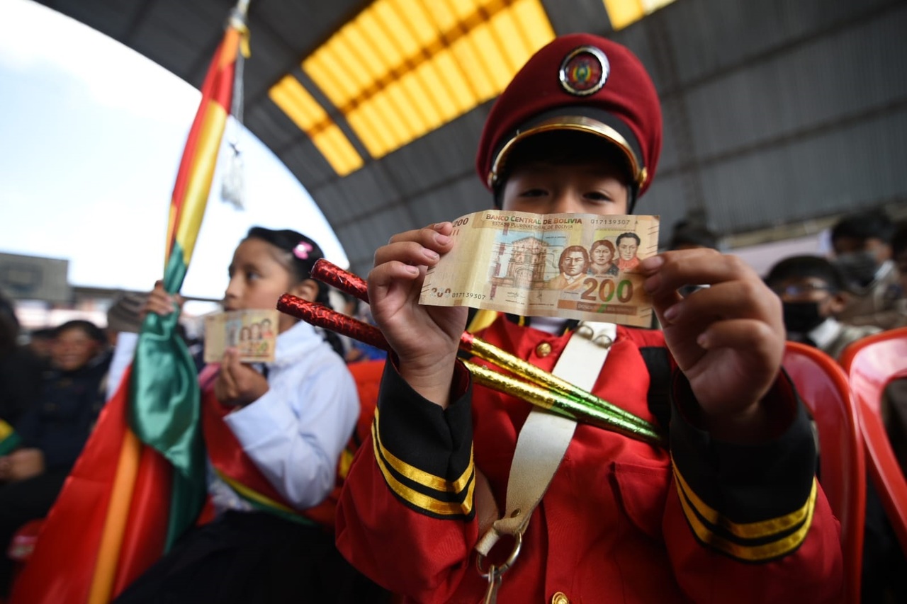 Bonos sociales beneficiaron a 3,7 millones de personas con Bs 68.019 millones en 19 años del gobierno del MAS