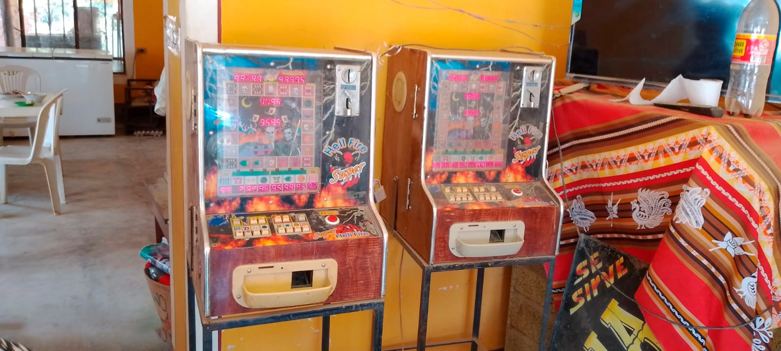 Operativos de la AJ en Caranavi incautan dos tragamonedas y elevan a 85 los juegos ilegales decomisados este año