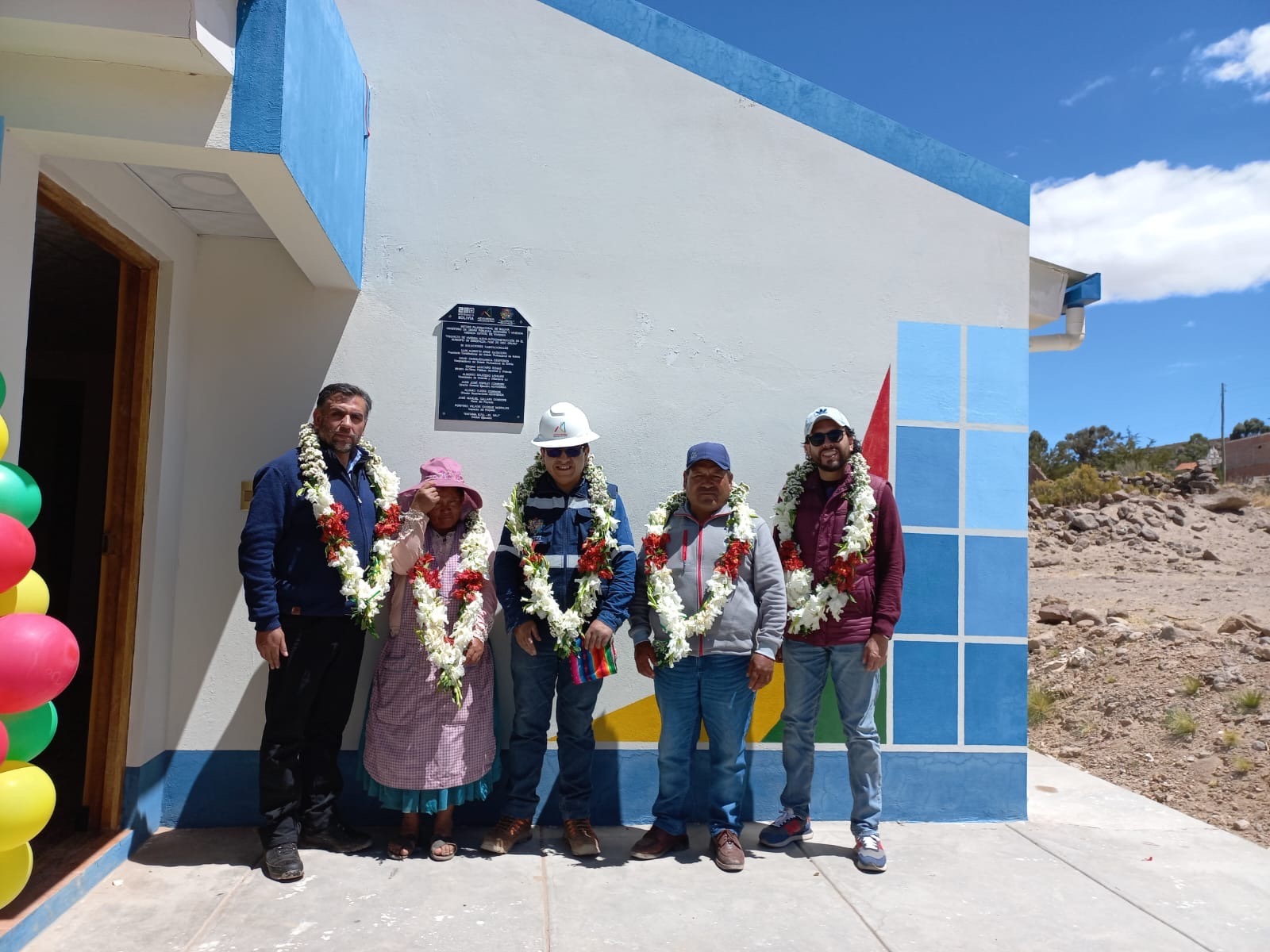 En Esmeralda entregan 65 viviendas y enlosetado de calles por más de Bs 5 millones