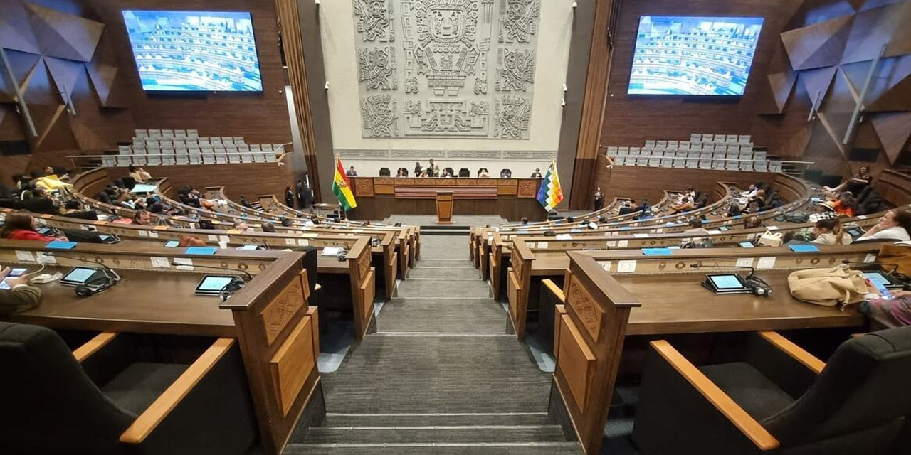 Diputados aprueban ley excepcional que permite importación privada de combustibles por tres meses