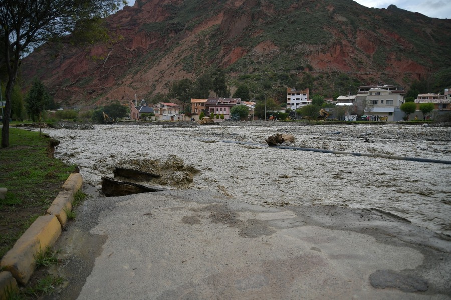 Activan alertas por descenso de temperaturas y crecida de ríos en seis departamentos