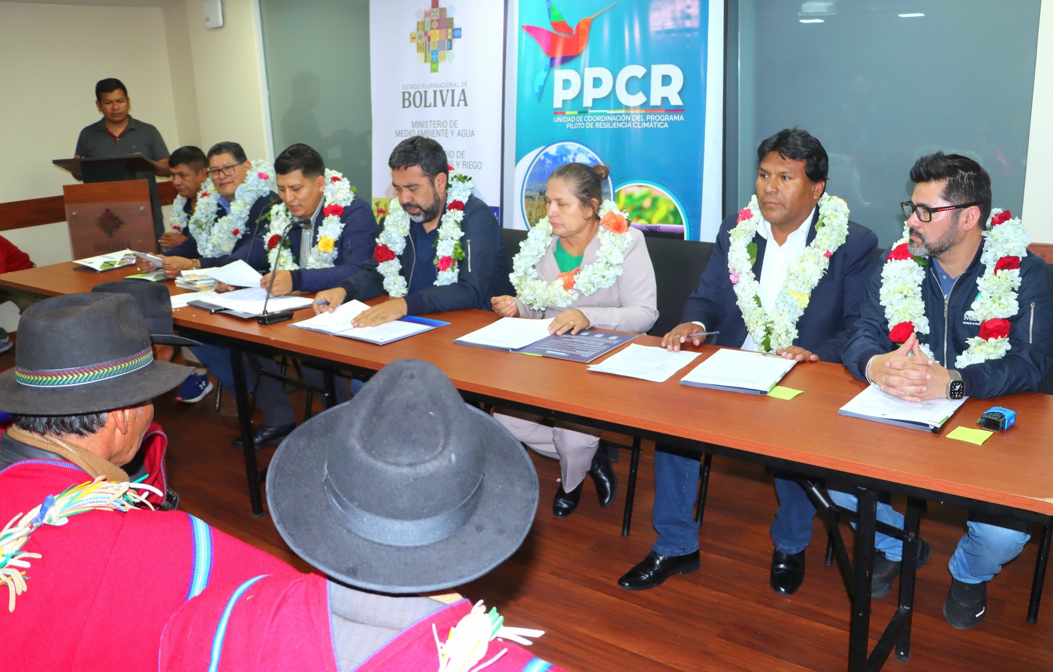 Ministro Ruiz entrega estudios de preinversión para sistema de riego en Rurrenabaque y Achacachi