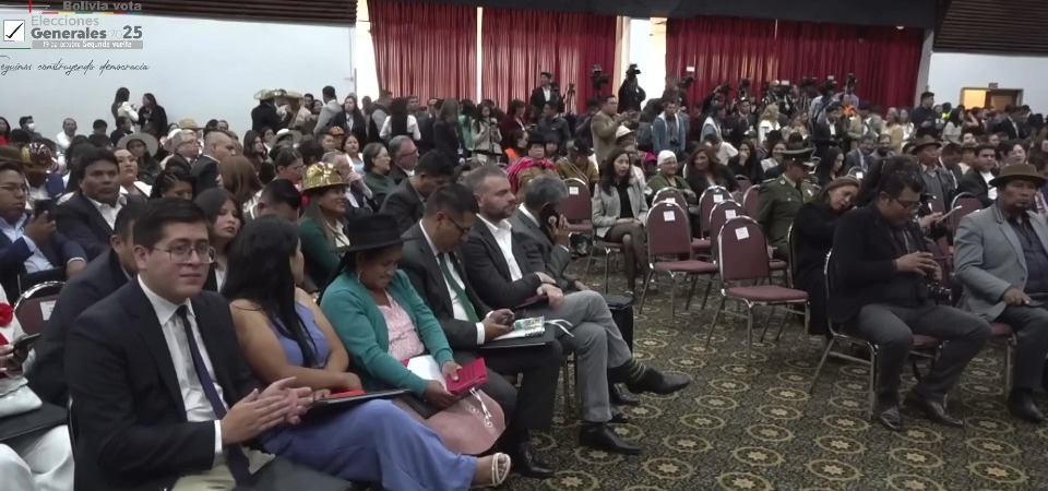 Paz convoca a los nuevos legisladores a trabajar por un Estado que escuche y trabaje pro el progreso de Bolivia