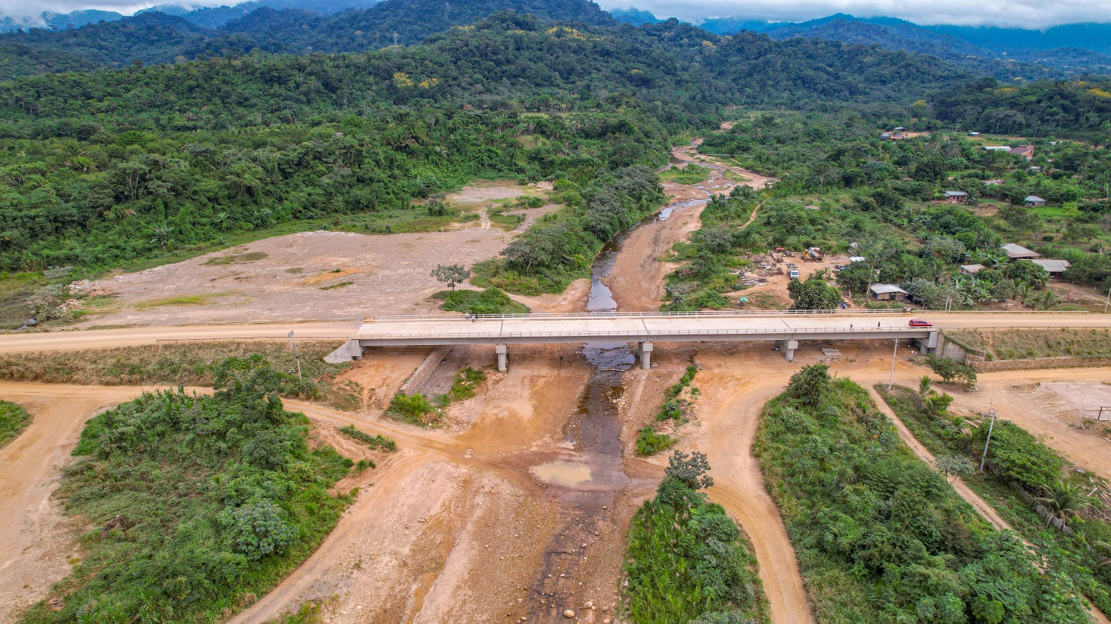 ABC contrata por Bs 899.000 la supervisión de estudios para tres puentes de integración en La Paz y Santa Cruz