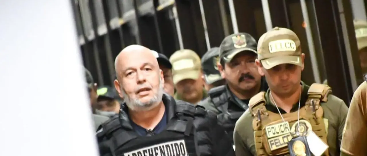 Murillo llegó a Santa Cruz y será trasladado a La Paz para que un juez defina su situación jurídica