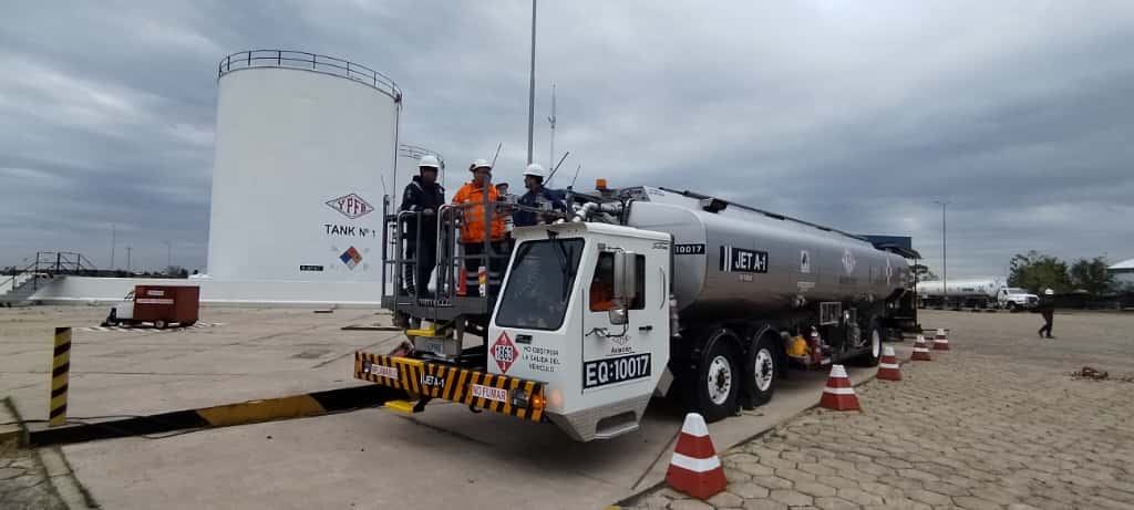 YPFB pone en marcha en Viru Viru una moderna unidad que puede suministrar 800 galones por minuto de Jet Fuel