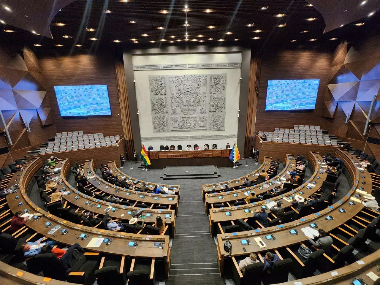 Diputados advierten obligación legal de elegir nuevos vocales del TSE antes de diciembre