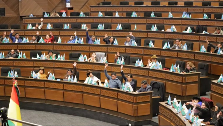 Diputados aprueba ley para regular y garantizar derecho propietario de bienes inmuebles