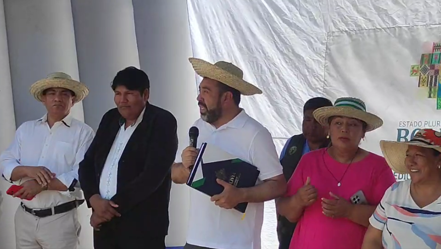 Gobierno entrega equipos por más de Bs 6 millones a bomberos de Santa Cruz y Chuquisaca para combatir incendios