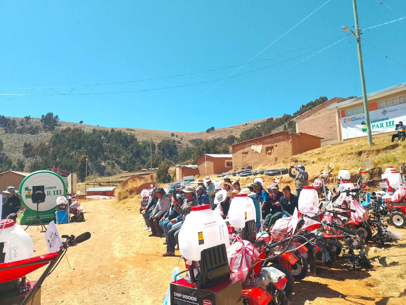 En Arani entregan sistema de riego y equipos para mejorar la producción de papa