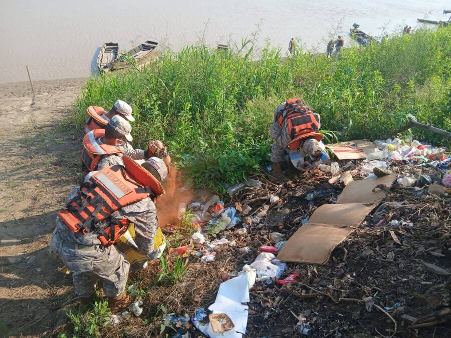 Marinos realizan tareas de limpieza en ríos, lagos, lagunas y playas para preservar y proteger las cuencas