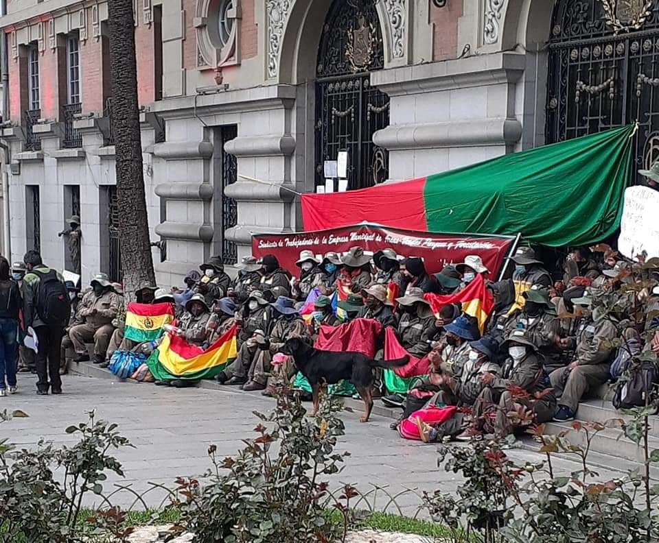 La Paz: Trabajadores de Emaverde exigen a la Alcaldía pago de salarios adeudados, bonos e incremento salarial