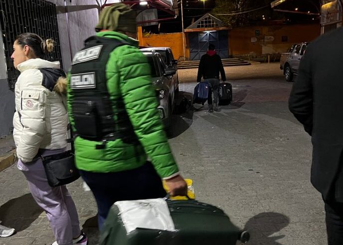 Encuentran droga en la Terminal de Buses de La Paz y la Policía investiga a seis presuntos implicados captados en cámaras