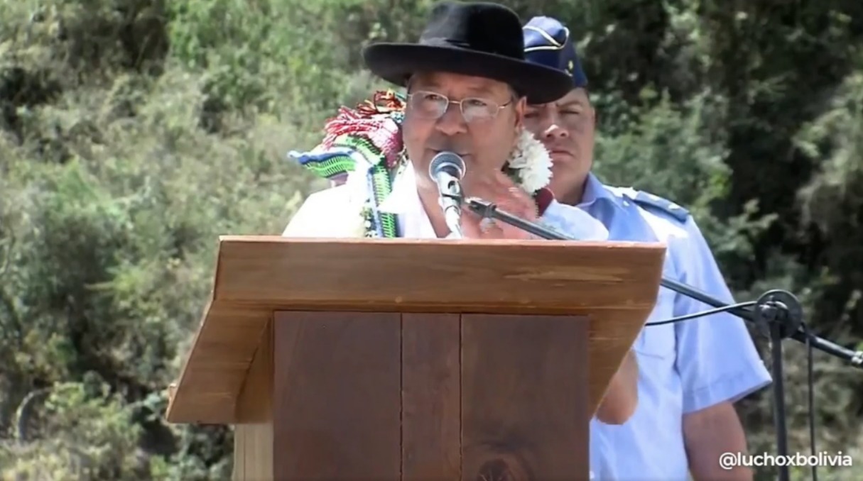 Luis Arce entrega paquete de obras con 25 viviendas e inversión de Bs 6,3 millones para Moro Moro