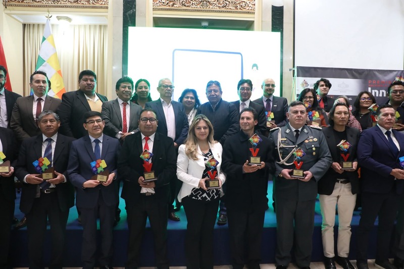 Gobierno impulsa transformación digital con sello boliviano