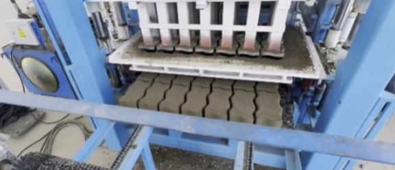 Uyuni alista inicio de operaciones de moderna y automatizada planta de adoquines para mejorar calles y avenidas