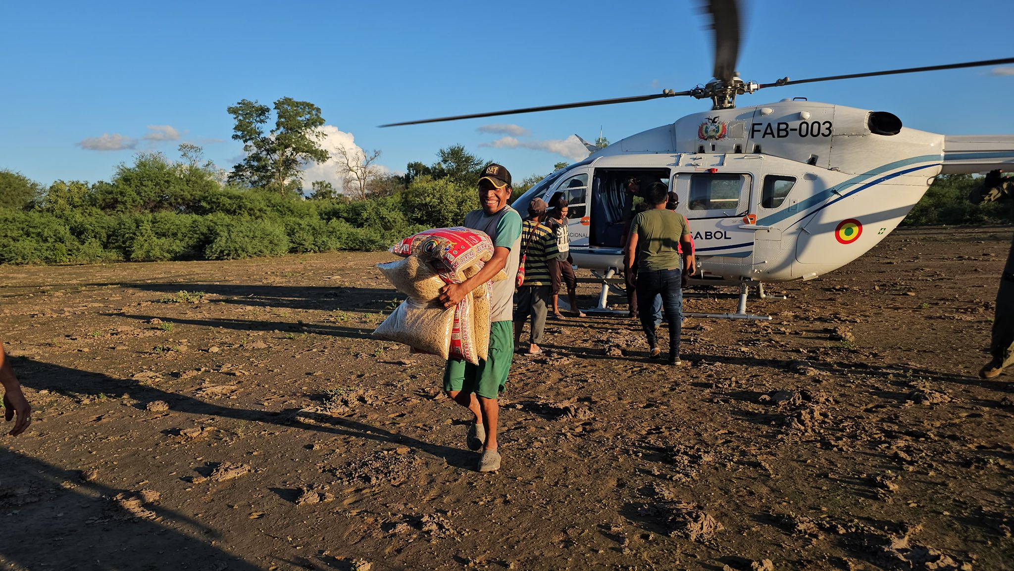 Presidente informa que el gobierno asistió a 593.880 familias damnificados y Bs 275 millones en inversión