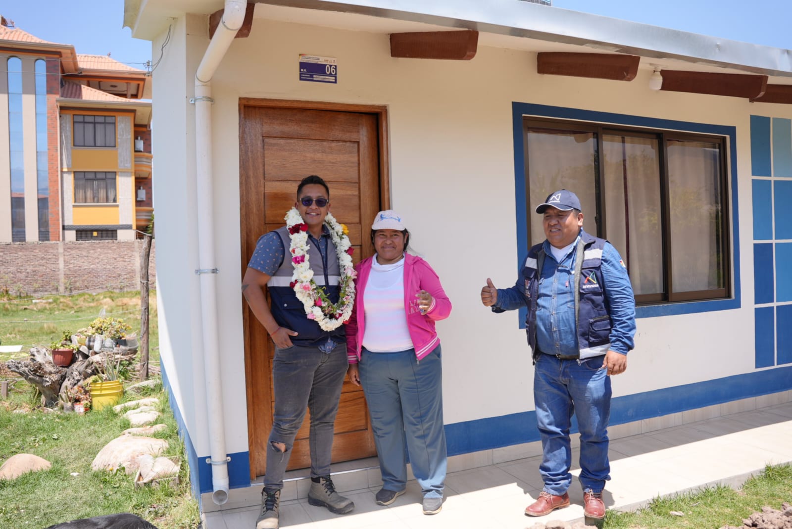 Entregan 115 viviendas, un puente y enlosetado con Bs 9,1 millones de inversión en Vinto