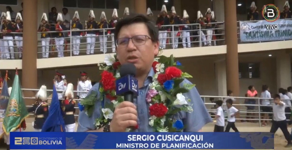 Ministro Cusicanqui entrega 115 viviendas, mejoras en escuela y sistema de agua en Trinidad