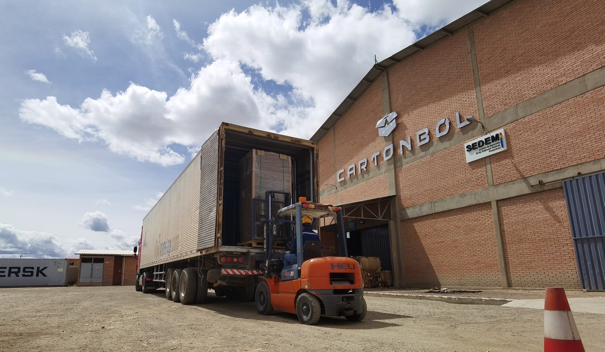 Cartonbol recibe inmueble en Oruro para ampliar su planta con una inversión proyectada de Bs 57 millones