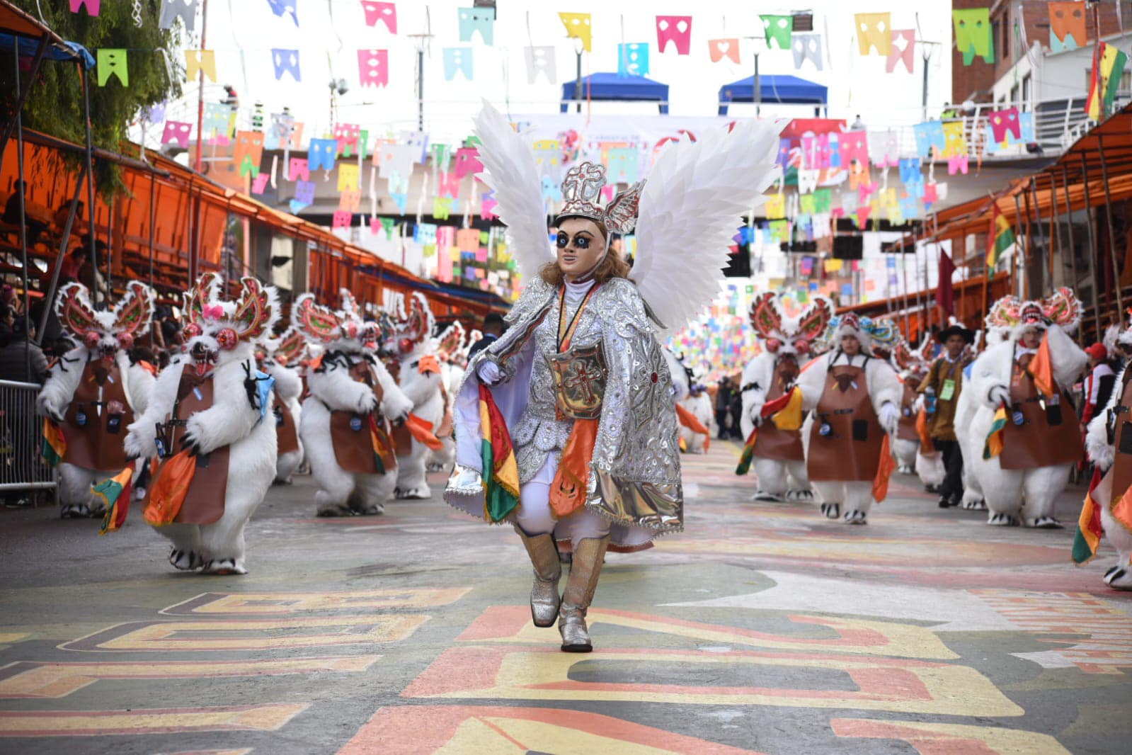 Más de 50.000 espectadores de eventos folclóricos adquirieron un seguro de accidentes en Bolivia