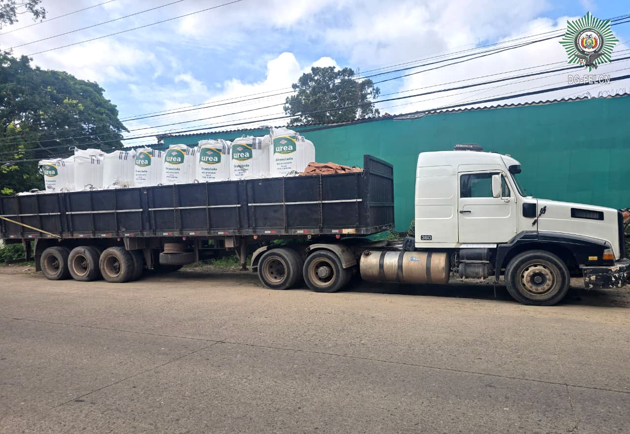 Secuestran en Santa Cruz 10 paquetes de droga ocultos en bolsas de urea