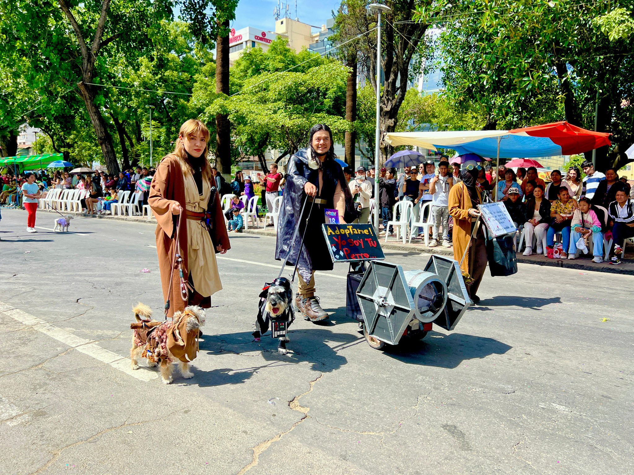 Corso de Mascotas alegra a Cochabamba