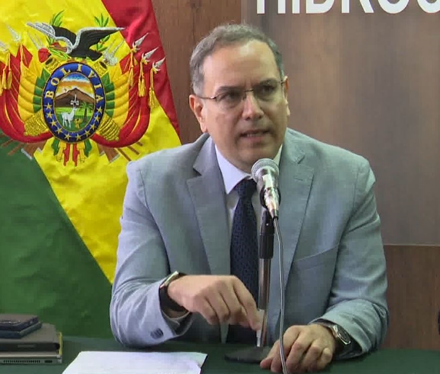 YPFB detecta que “producto residual” en tanques de almacenaje afectó mezcla de gasolina con etanol 