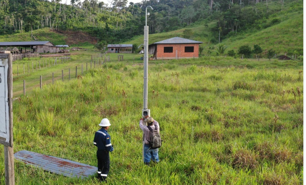 En Ixiamas más de 290 familias se benefician con electrificación rural 
