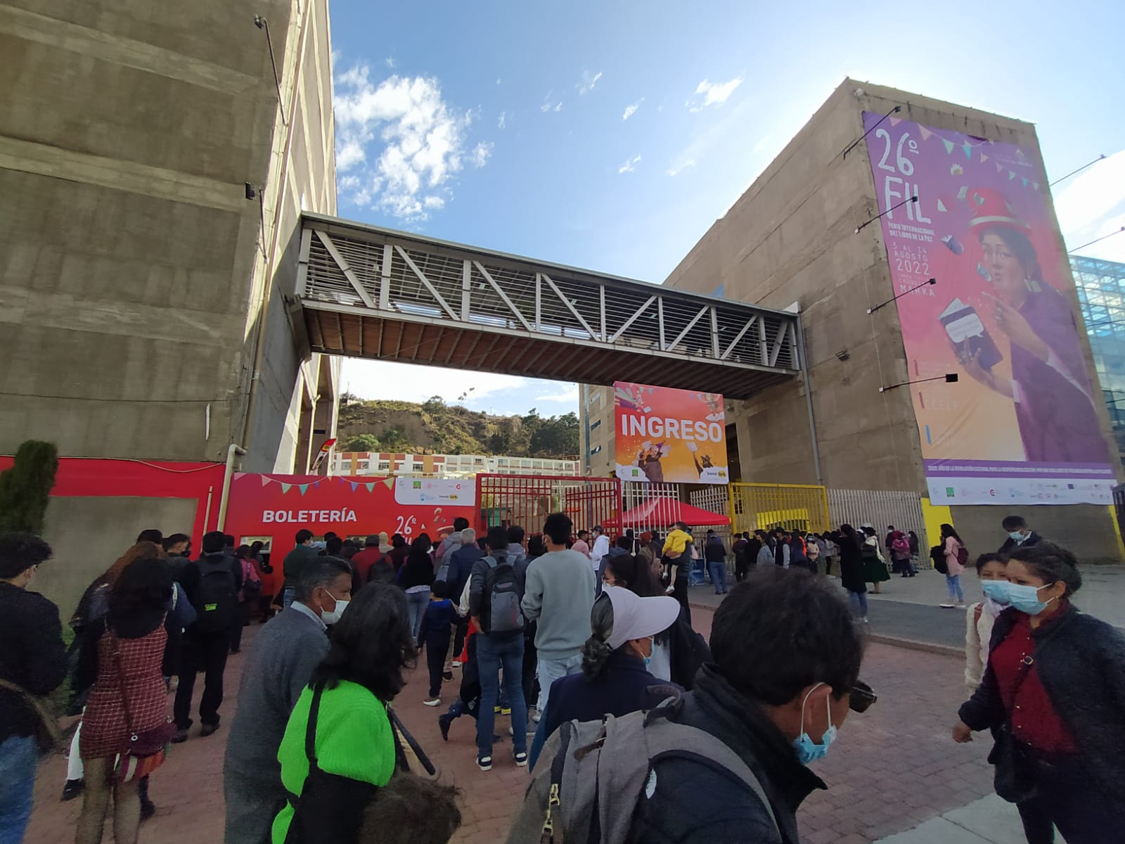 La FIL recibe 60 mil visitantes con la meta de llegar a 100 mil