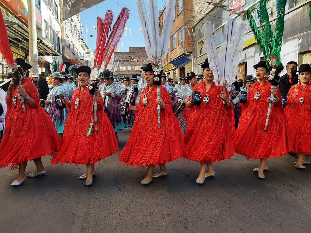 El doble que en 2019, alrededor de 80.000 danzarines se lucen en la fiesta del Gran Poder 2022