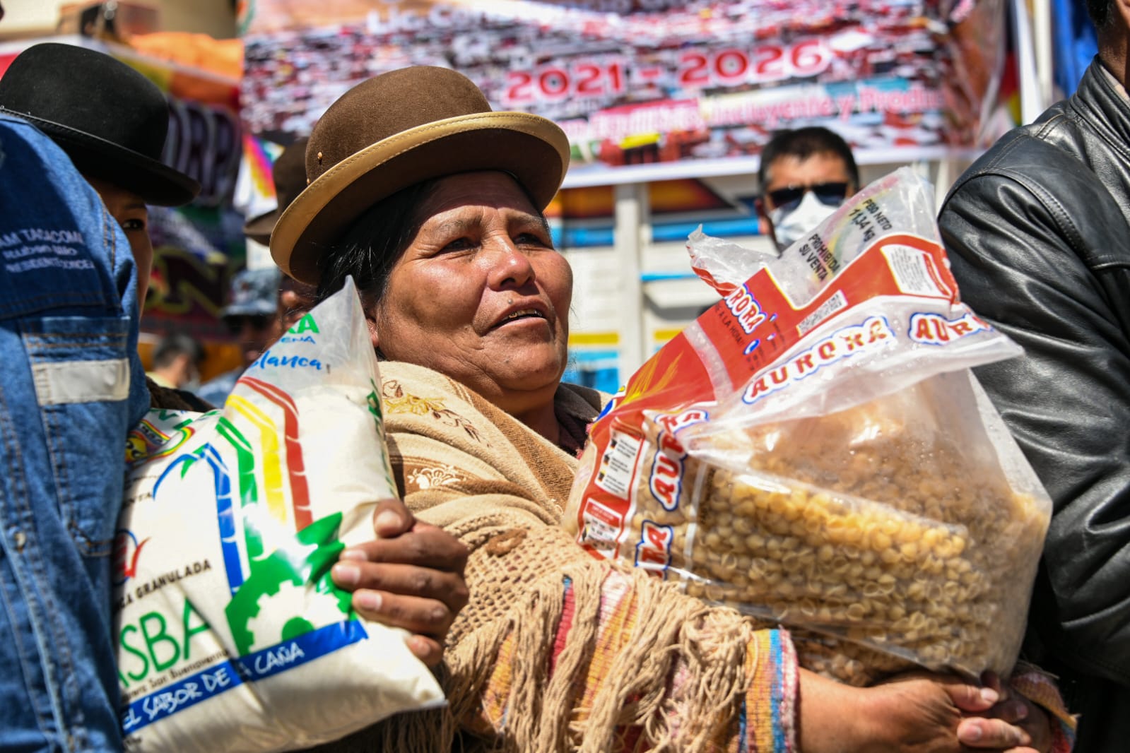 El Gobierno entregó 167 toneladas de ayuda humanitaria a damnificados de La Paz y Cochabamba