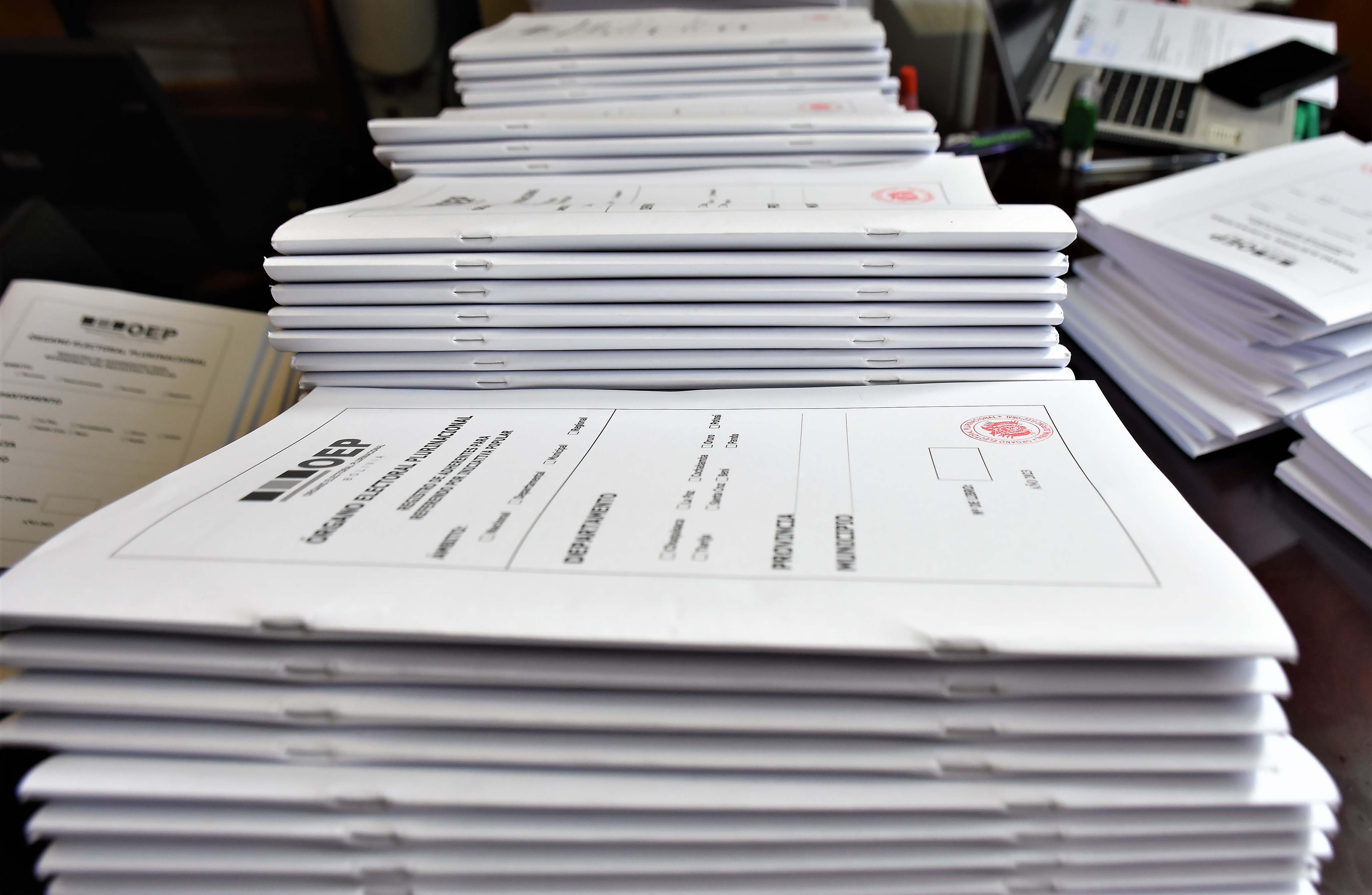 El TSE entrega 5.000 libros de registro a los promotores de la reforma a la Constitución en el ámbito judicial