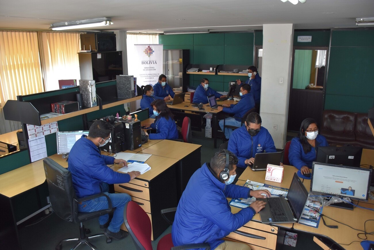 Más de 4.500 bolivianos en el exterior se beneficiaron con formación técnica y el Bachillerato Técnico Humanístico