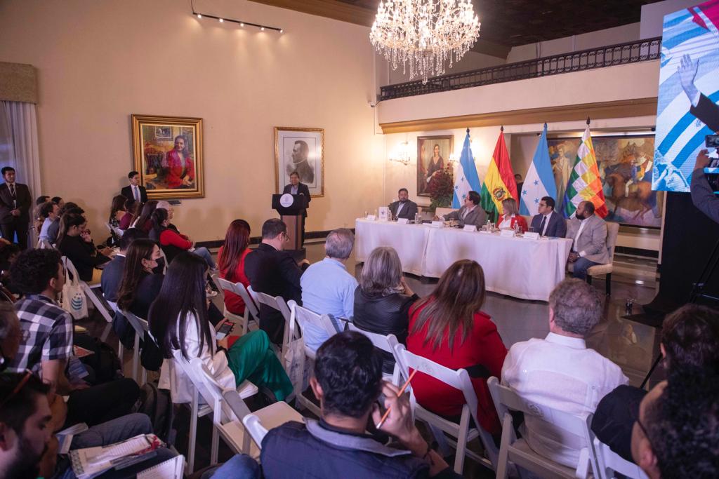 Vicepresidente comparte principios de la “Geapolítica del Vivir Bien” en Congreso Internacional de Filosofía Política en Honduras