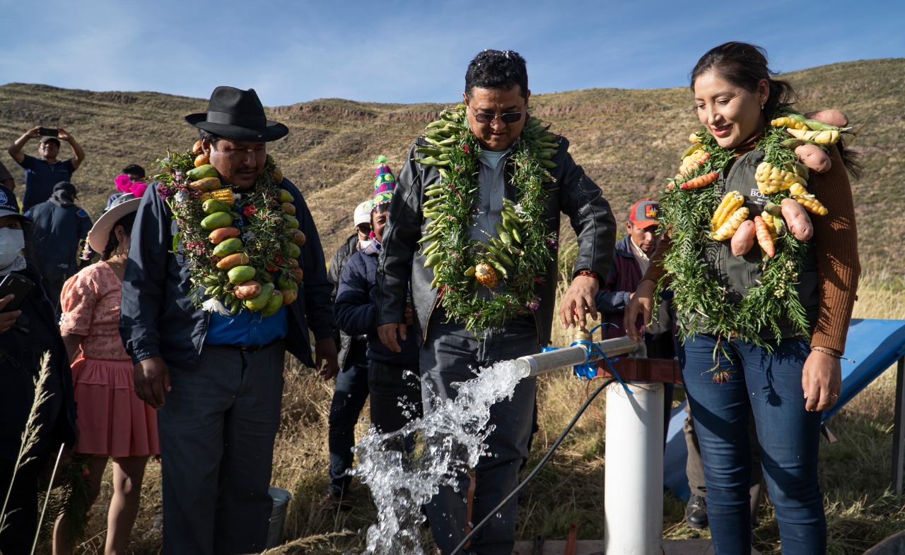 Gobierno implementa infraestructura para dotar de agua a comunidades de Potosí