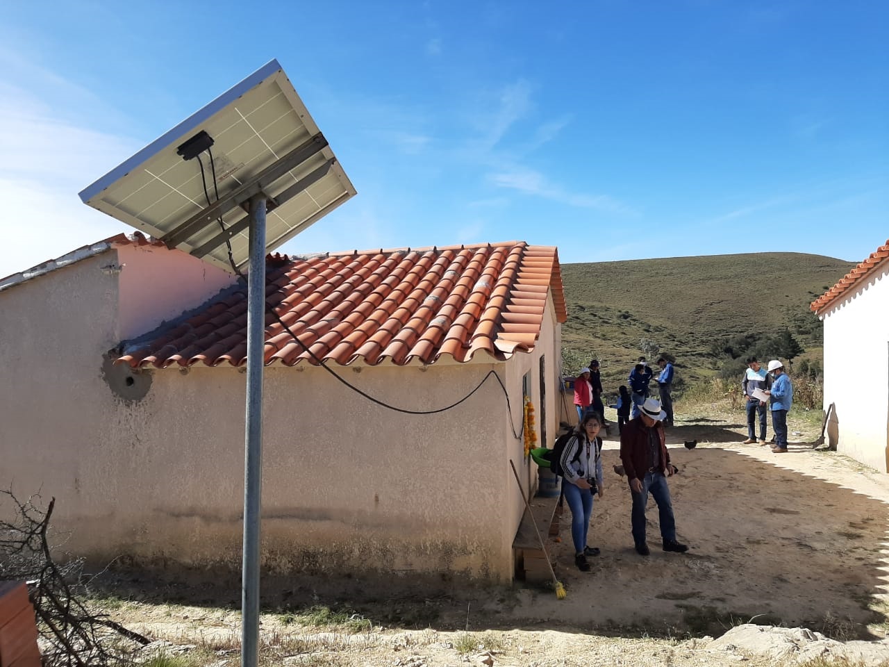 Gobierno entrega sistemas fotovoltaicos domiciliarios a 79 familias en San Lorenzo