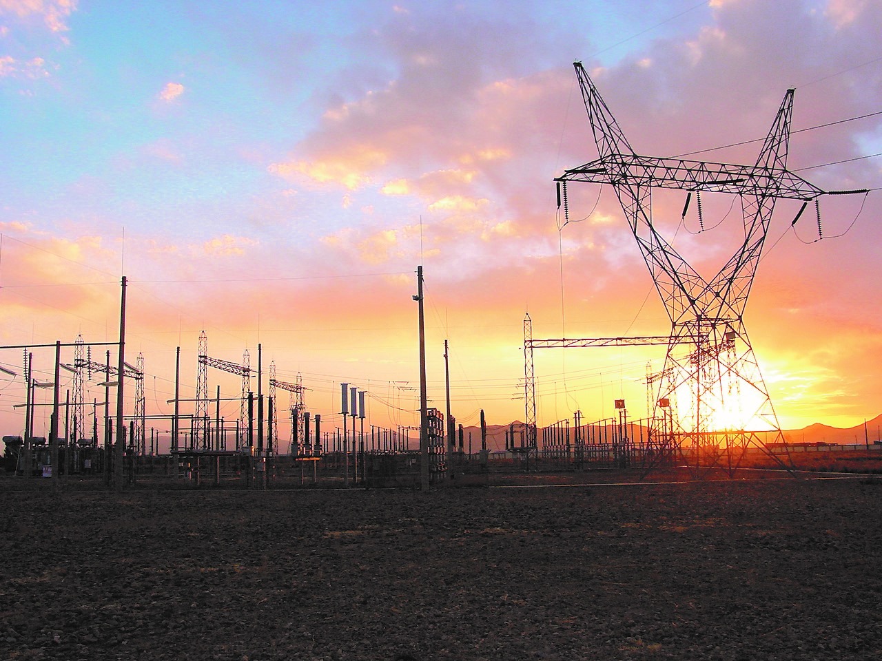 Proyectos viabilizan ingreso de San Ignacio de Velasco al SIN y luminarias LED en Oruro y Potosí
