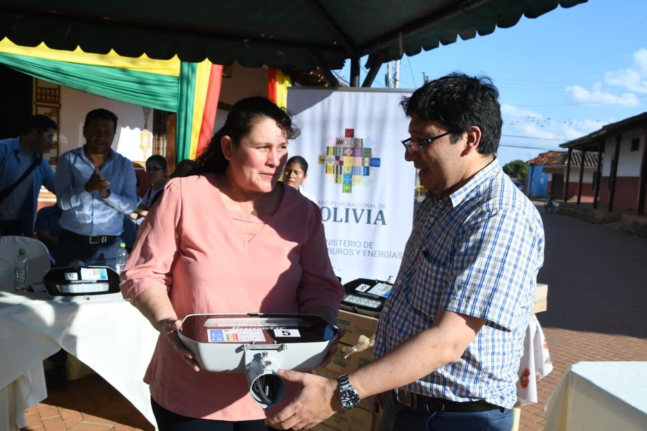 Gobierno entrega luminarias LED en San Javier para promover el alumbrado eficiente