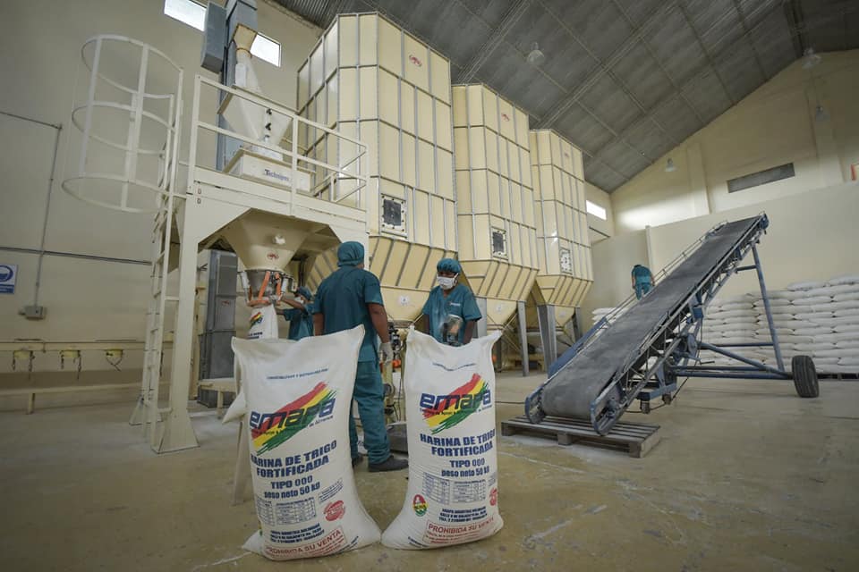 Gerente de Emapa inspecciona silos de acopio de trigo para garantizar la producción de harina 